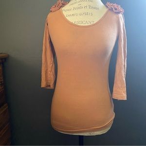 H&M Peach 3/4 length sleeve H&M top with rosette shoulder details size X…